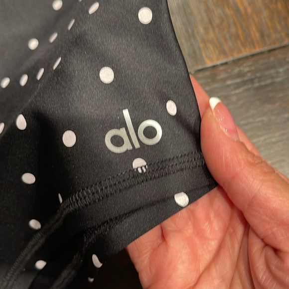 Alo Sports Bra and shorts - Picture 4 of 6